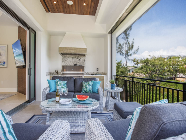 Luxurious Vacation Pool Home in Siesta Key 5 min walk to beach